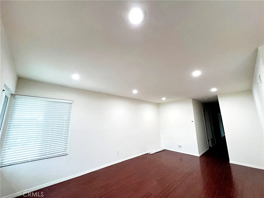 3 bed, 1098 sqft, $3,150 — Photo 4