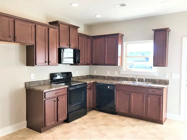 320 Union Station Dr — Photo 3