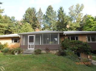 1730 W Wardlow Rd, Highland, MI 48357