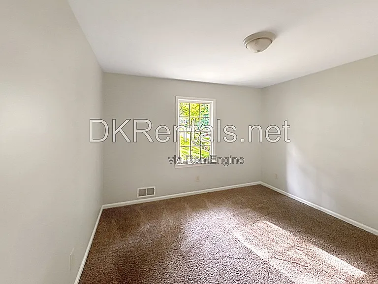 1580 Bainbridge Ln — Photo 12