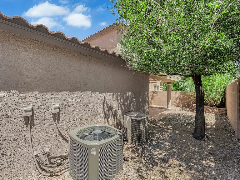646 Monument Point St — Photo 36