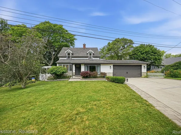 4174 Meyers Rd, Waterford, MI 48329