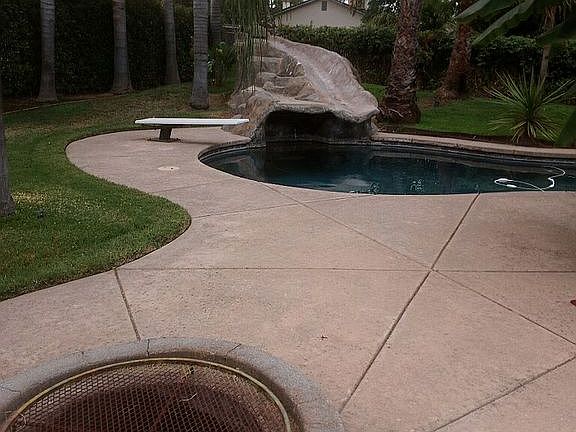 3rd image of 7560 Park Dr