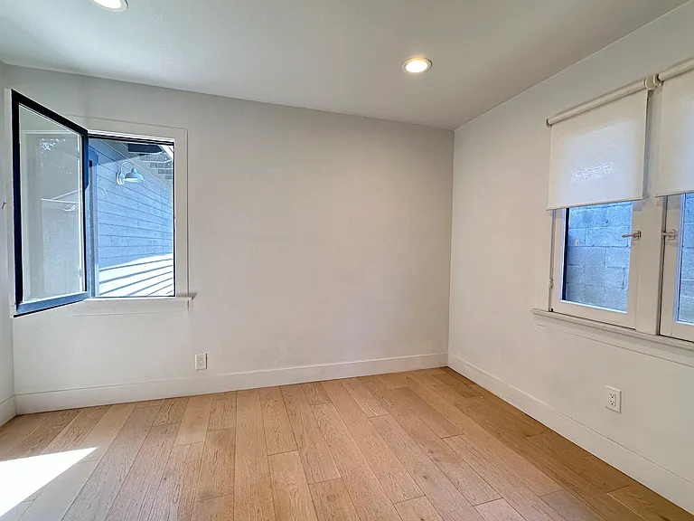 4336 Toland Way — Photo 38
