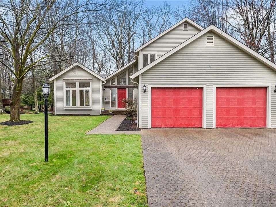 1st image of 36 Meetinghouse Ln