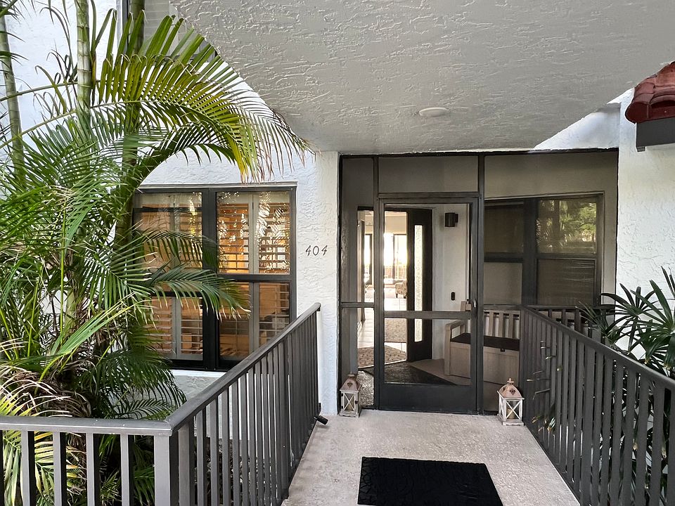 Front entry with screened in area. So nice to open up and let the breeze flow through.