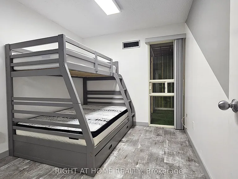 2460 Eglinton Ave E #1714 — Photo 24