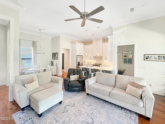4th image of 110 Landry Dr
