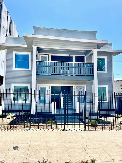 2 bed, 750 sqft, $3,200 — Photo 2