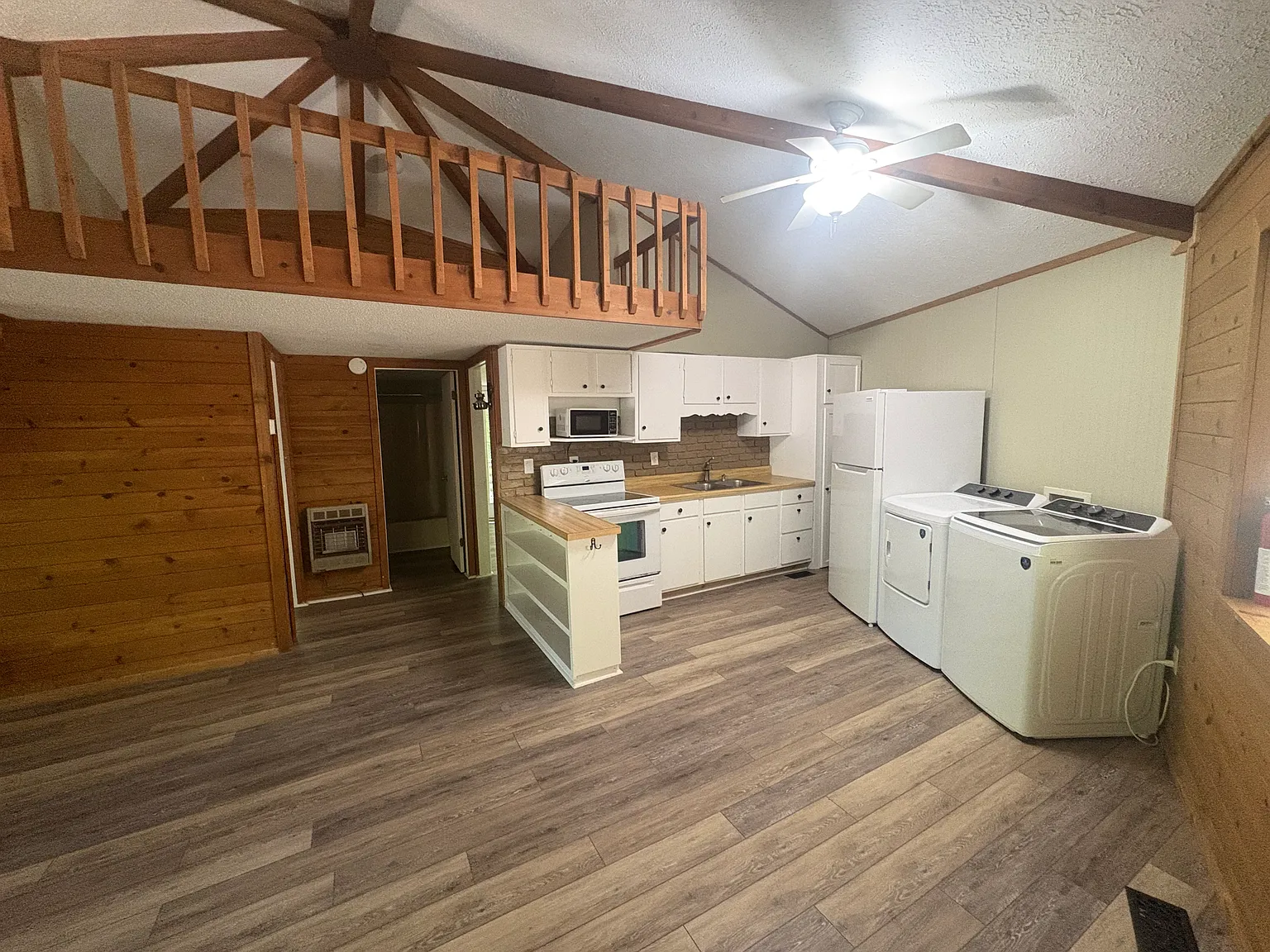 2 bed, 1044 sqft, $2,300 — Photo 3