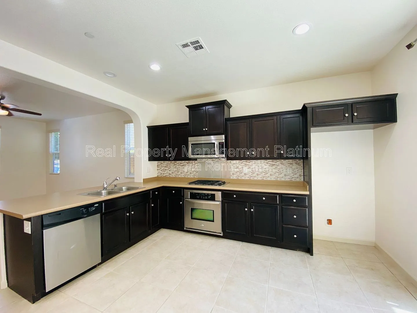 3 bed, 2.5 bath, 1203 sqft, $1,995 — Photo 3