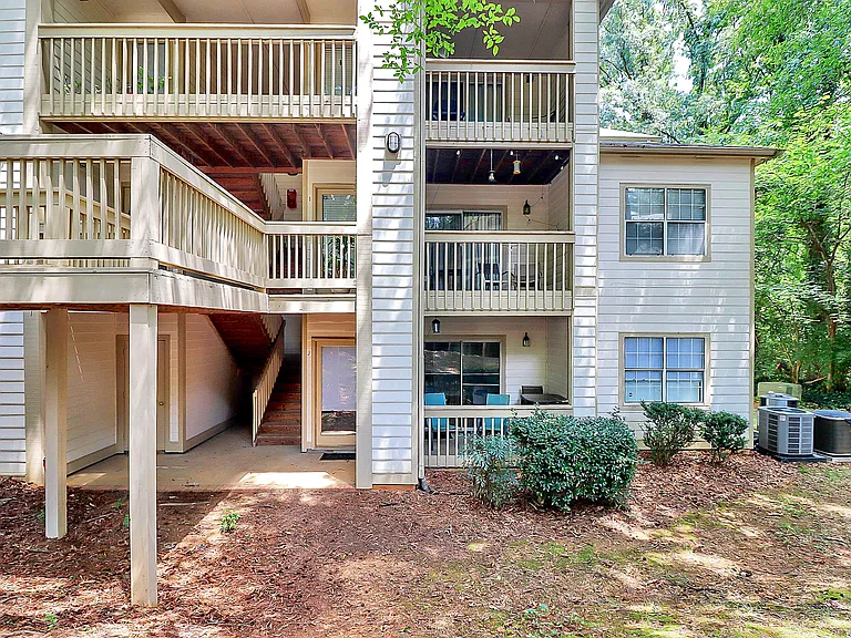 1001 Churchill Downs Ct #J — Photo 27