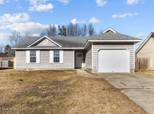 484 Hunting Green Dr, Jacksonville, NC 28546