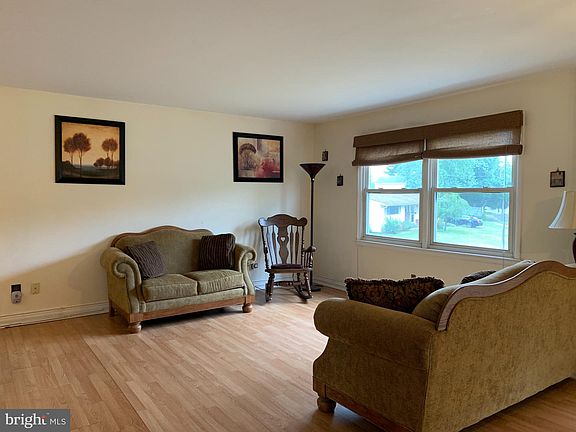 3rd image of 237 Hammond Dr