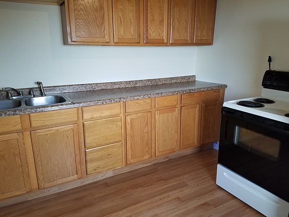 5th image of 220 Mills St