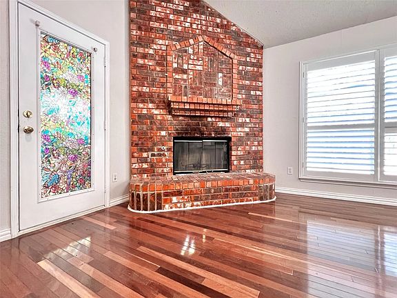 4th image of 845 Lombardy Ct