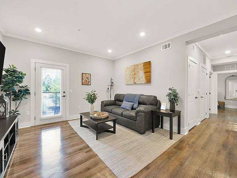Pointe Grand Apartments Living Room