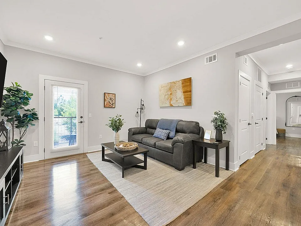 Pointe Grand Apartments Living Room