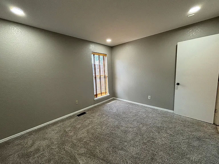 1302 Briar Creek Rd — Photo 23