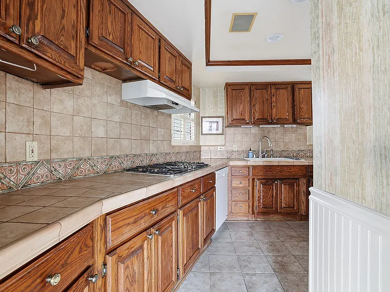 320 Kempton Rd — Photo 11