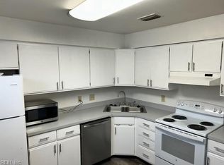 534 Rainbow Ct APT 102, Newport News, VA 23608
