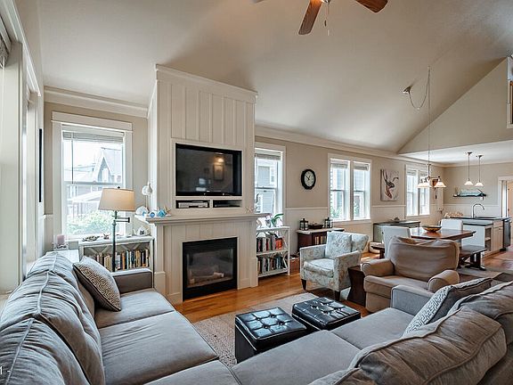 4th image of 2477 SW Anemone Ave