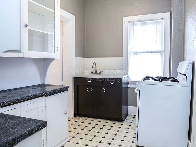 1318 N Robinson Ave — Photo 30