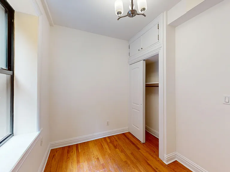 245 W 51st St #211 — Photo 8