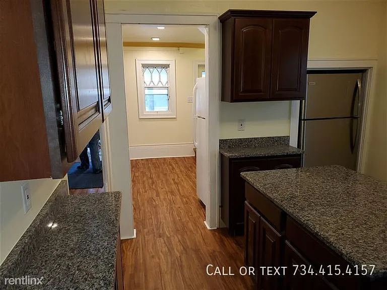 118 N State St — Photo 7