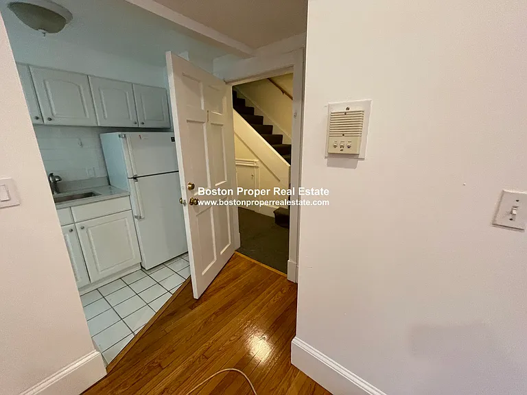 49 Gloucester St #1 — Photo 4