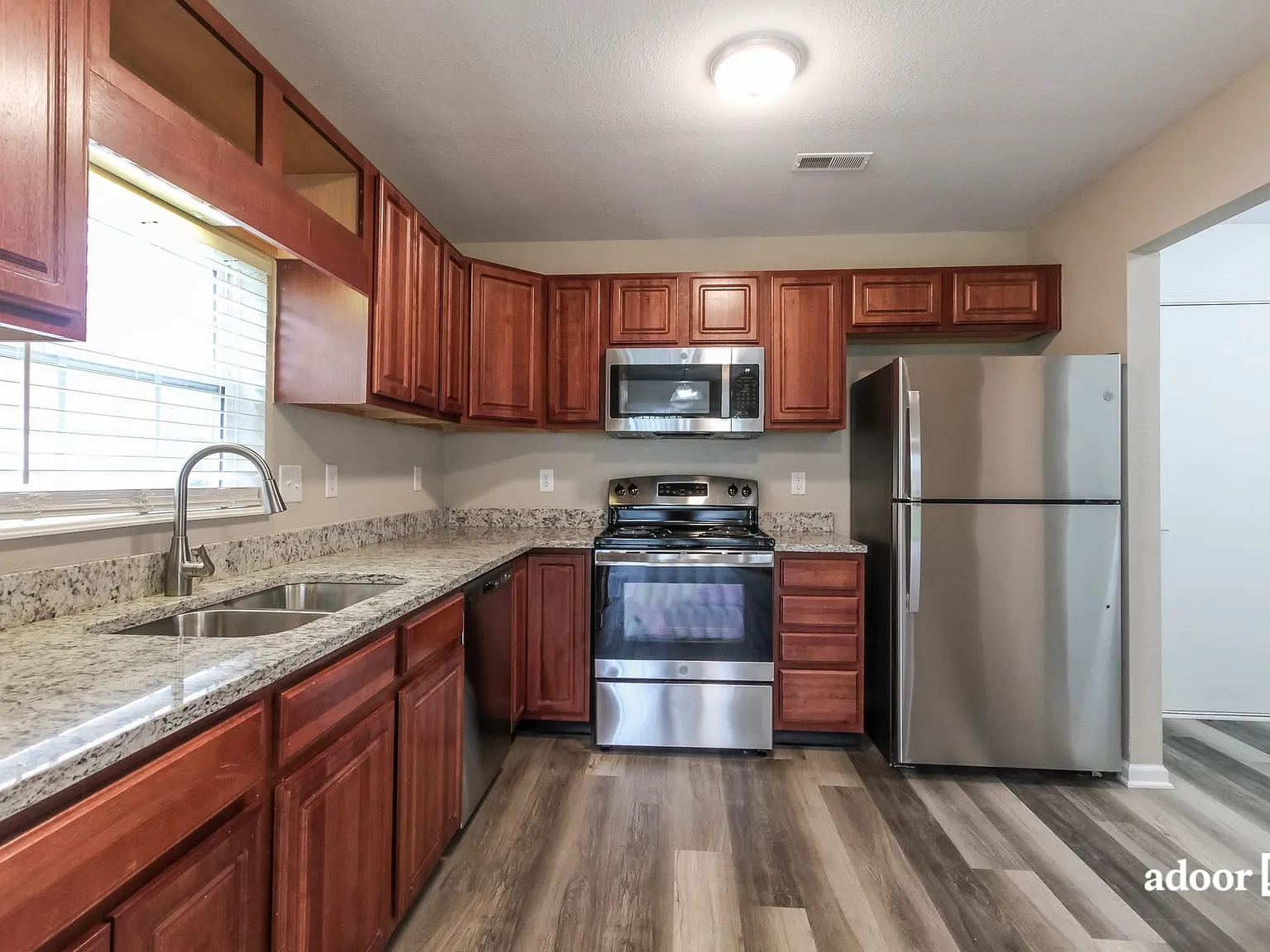 3 bed, 2.0 bath, 1274 sqft, $1,750 — Photo 2