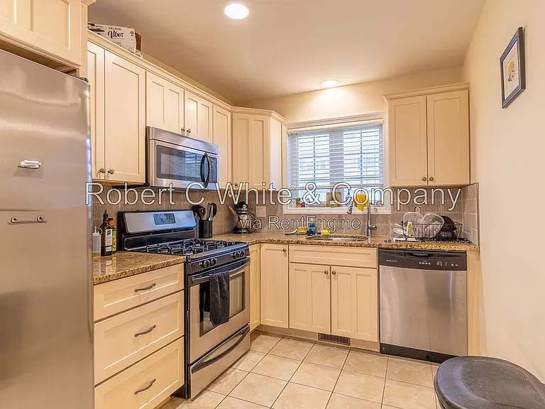 330 Crystal Ave #10 — Photo 2