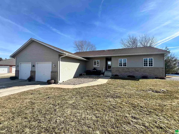 24 Fairway Dr, Alta, IA 51002