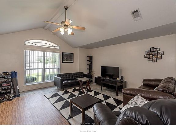 2nd image of 1018 Willow Pond Ct