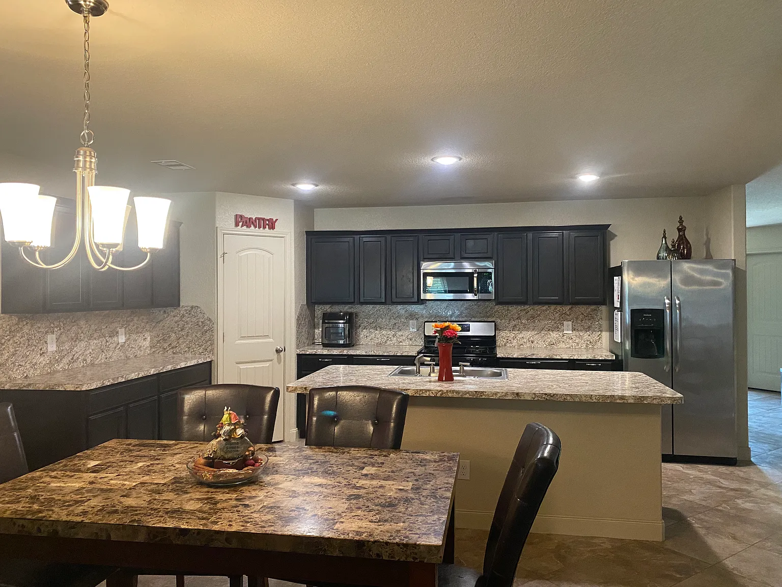 4 bed, 1761 sqft, $2,200 — Photo 2