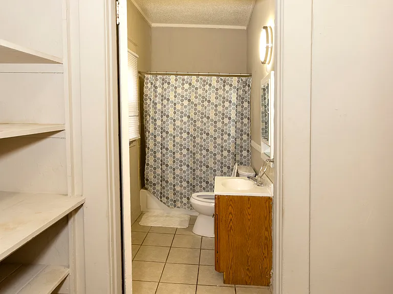 1011 Oakview St #1 — Photo 12