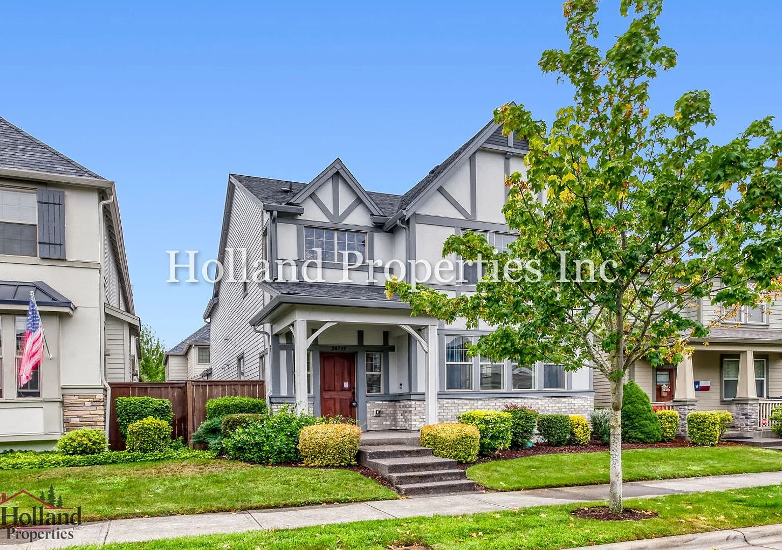 Inviting 4BR Wilsonville Home with Private Yard & Community Pool — Photo 2