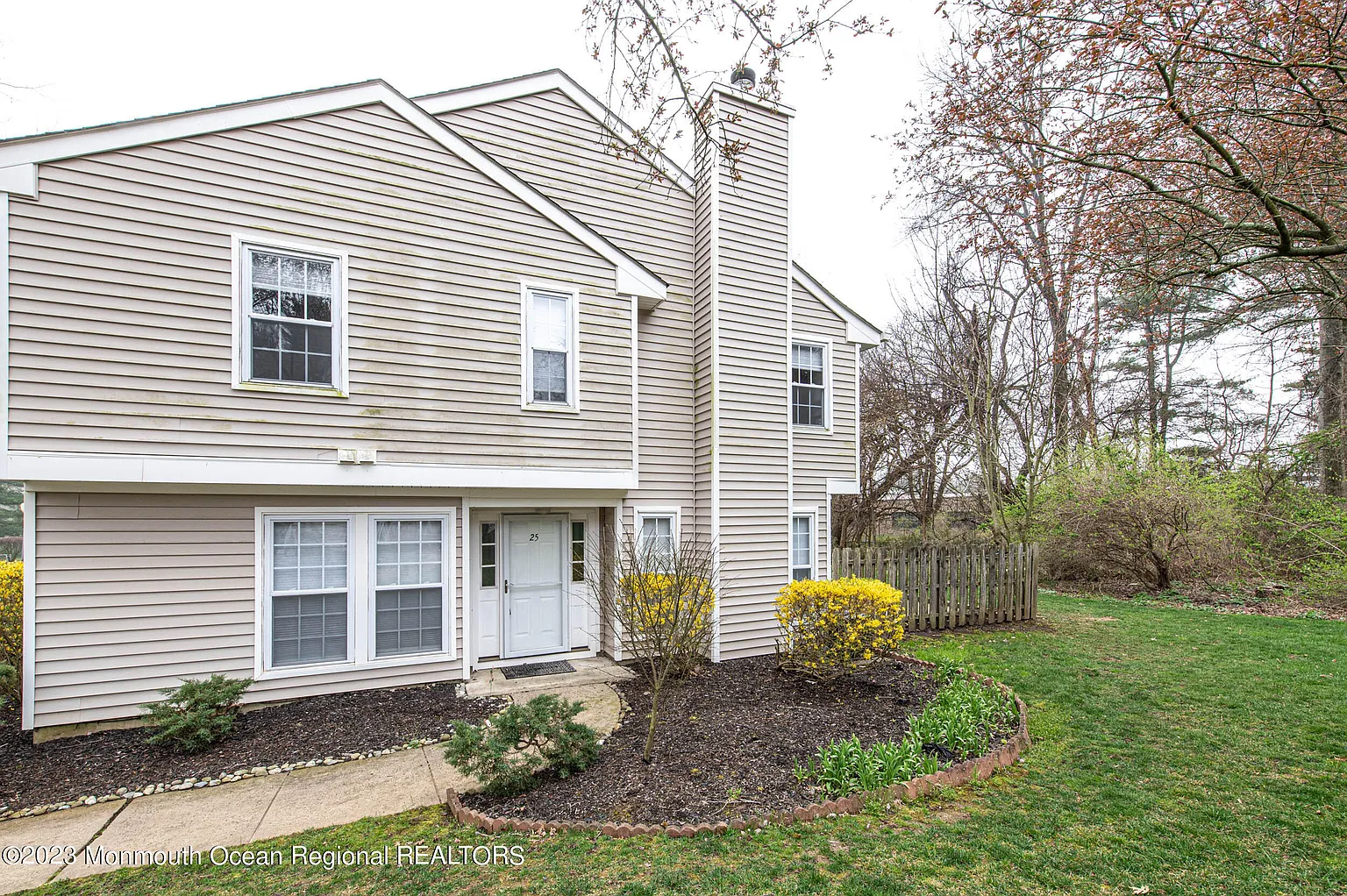 25 Duncan Way photo 1