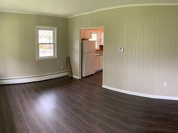 Living Room - 13.5' 11.5'