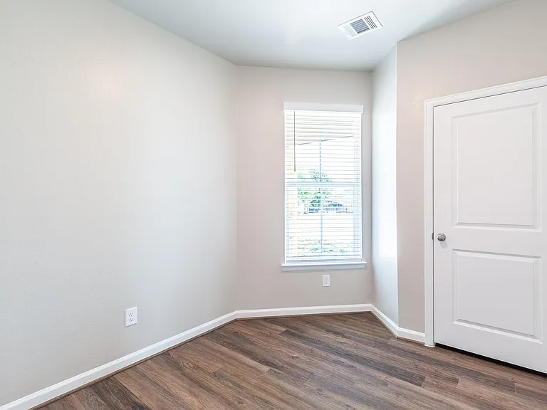 135 Park Place Cir #B — Photo 10