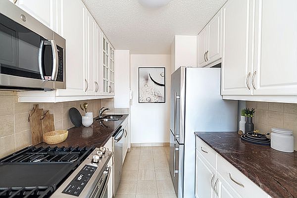 1st image of 510 2nd Ave APT 10C