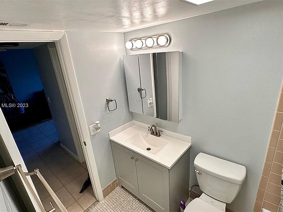 5th image of 7940 NW 50th St APT 104