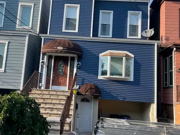 220 Jane Street image 5 of 8