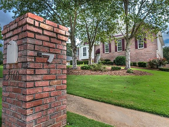 3rd image of 3760 Landmark Dr