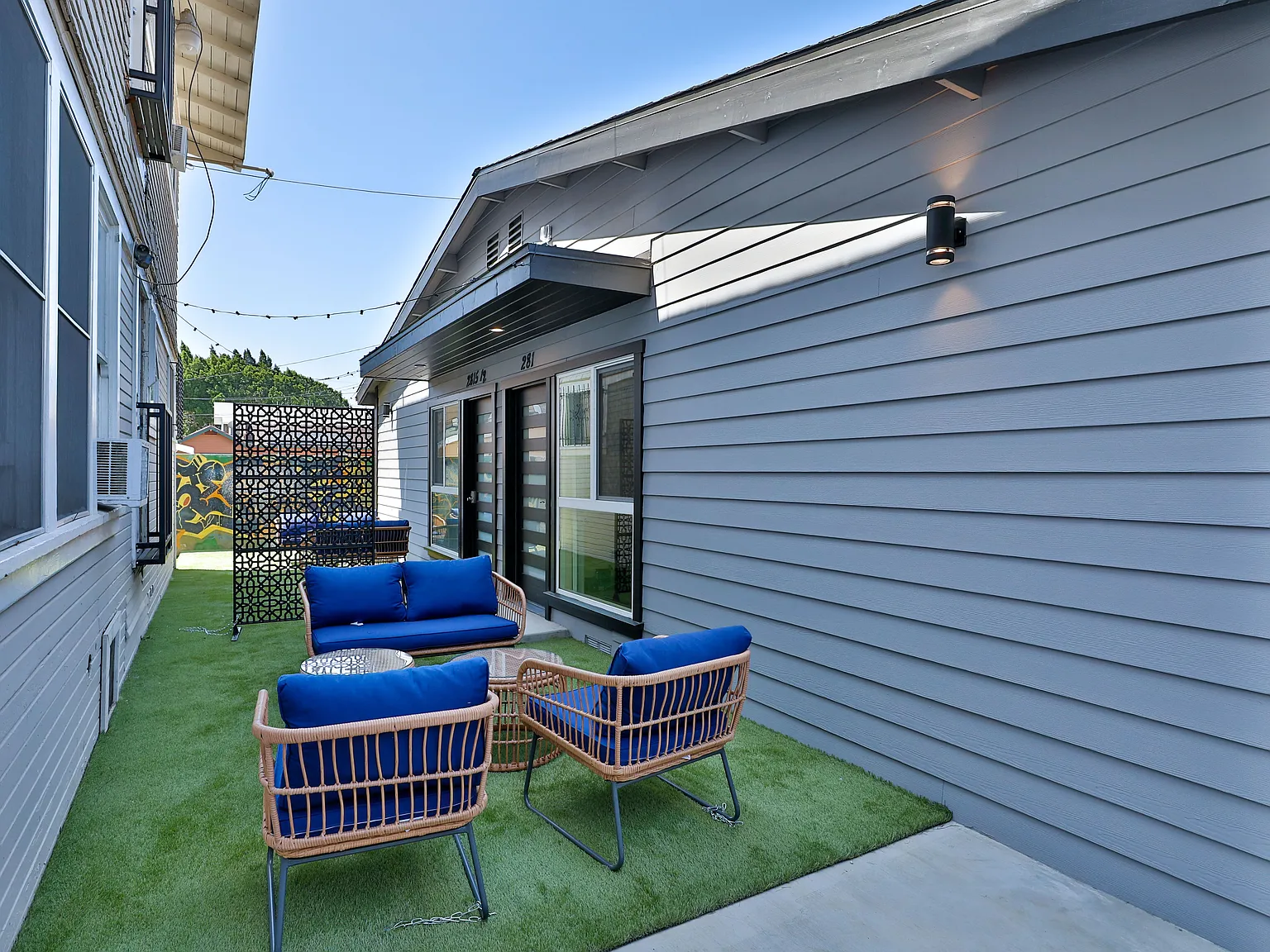 Pisces Victorian Home on Menlo Avenue — Photo 3