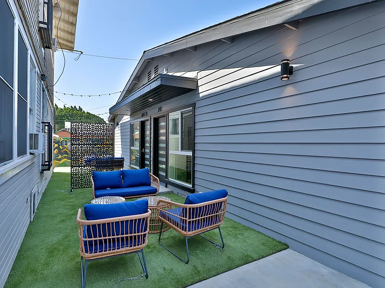 2811 Menlo Ave — Photo 3