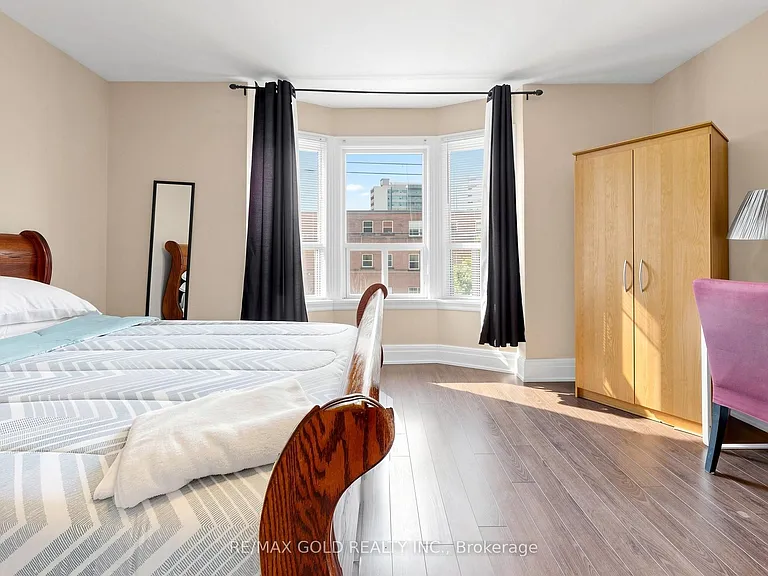746 King St W — Photo 26