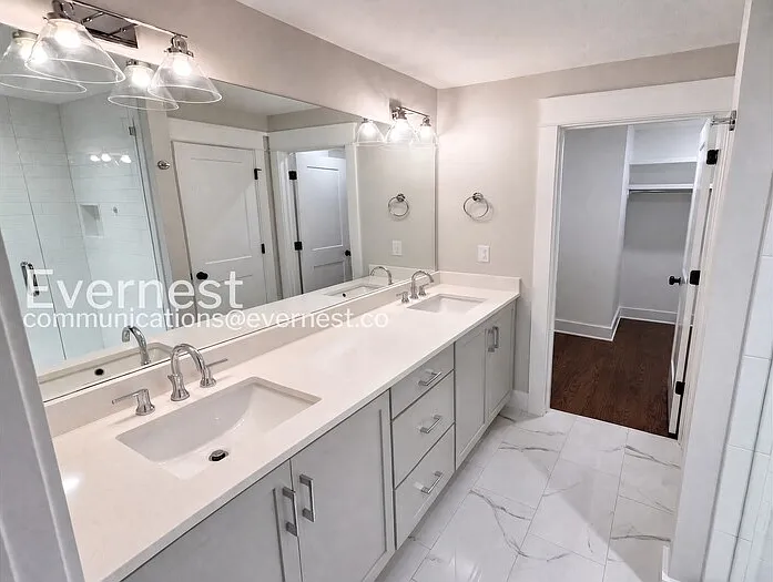 2146 Burns St — Photo 9