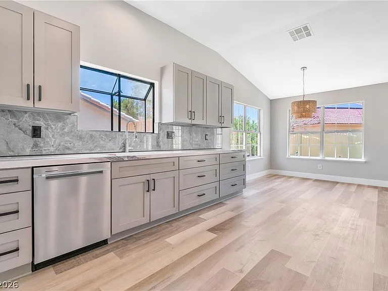 5121 Burr Oak Dr — Photo 11