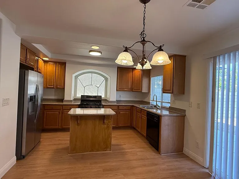 10590 Medicine Bow St — Photo 13